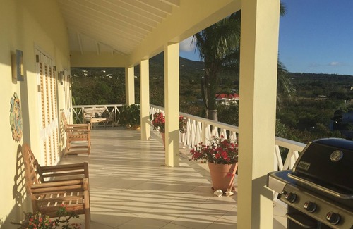 Cades Bay House | Private romantic retreat, ideally located, panoramic views, walk to the beach.