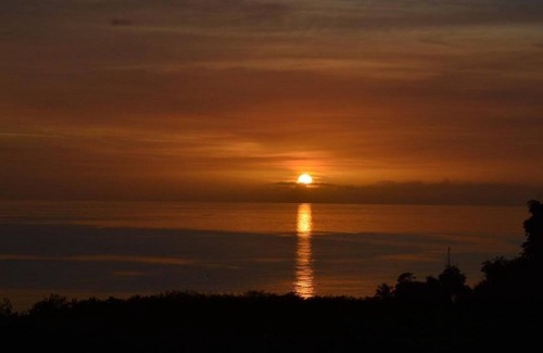 Cades Bay House | Private romantic retreat, ideally located, panoramic views, walk to the beach.