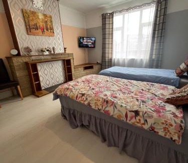 Cribbs Causeway House | Private Room 2 Near Southmead Hospital
