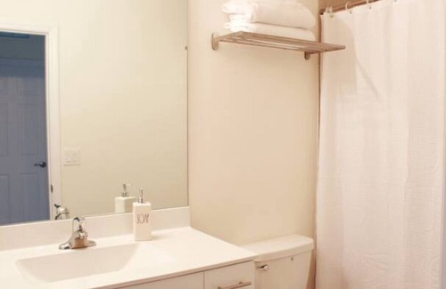 Miami Lakes House | Private Room #2/Pool/Gym/Wifi/Parking Free