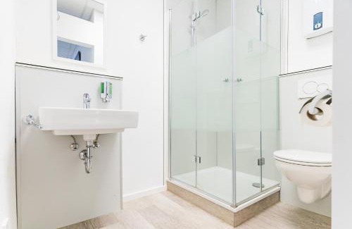 Ramstein-Miesenbach Apartment | Private room #2 with King size & Single, ground floor, AC, 2min to RAB