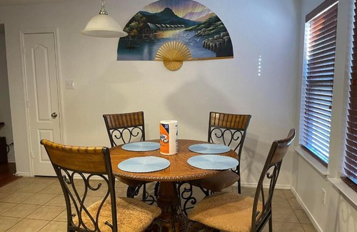 West Dallas House | Private room Downtown Dallas