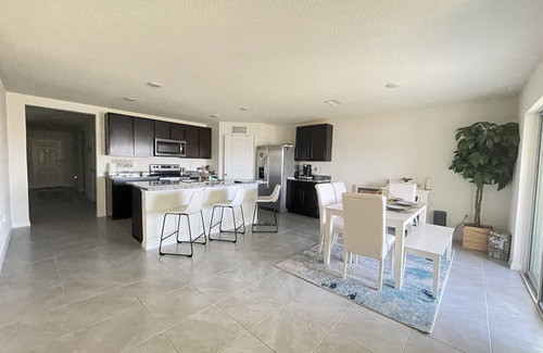 Ruskin House | Private room in cozy home, minutes from Bahia Beach and Southshore Bay Lagoon