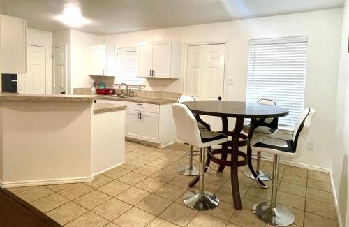 Dallas House | Private room in house