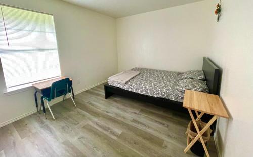 Dallas House | Private room in house