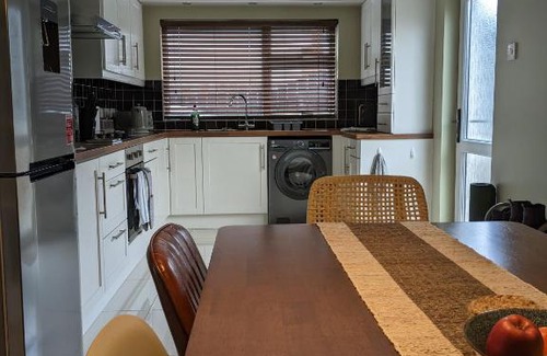 Moneymore House | Private Room in House with Mountain view