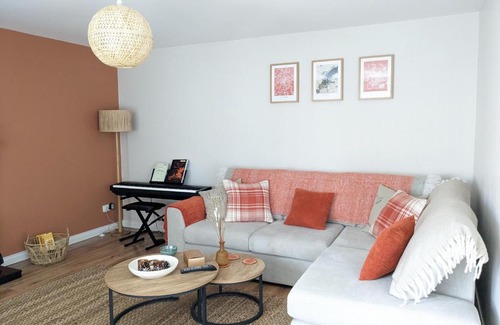 Moneymore House | Private Room in House with Mountain view