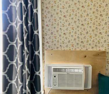 Hartford House | Private Room Minutes from Downtown A