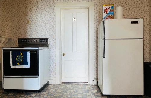 Hartford House | Private Room Minutes from Downtown A