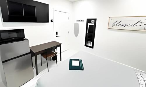 West Little Havana House | Private Rooms close to Miami Airport - Free parking - 01