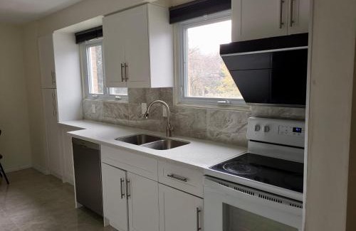 Bayview Woods - Steeles House | Private Rooms in House in North York Shared Kitchen