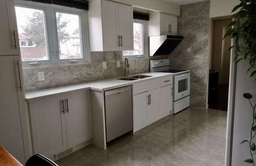 Bayview Woods - Steeles House | Private Rooms in House in North York Shared Kitchen