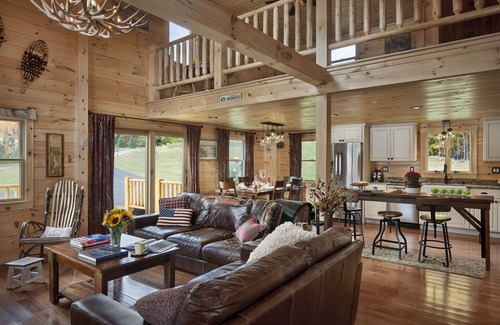 Lochmere Cabin | Private sandy beach, boat slips, canoes, kayaks, paddle boards, dog friendly