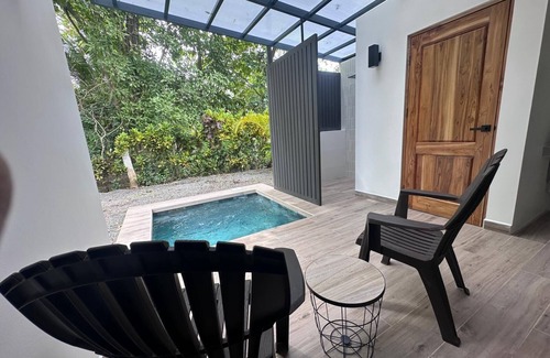 Javilla Apartment | Private Studio, 90 seconds to the beach, with AC, WiFi, & Pool