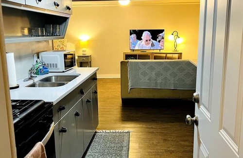 Miller Beach House | Private Studio Apartment in Miller Beach