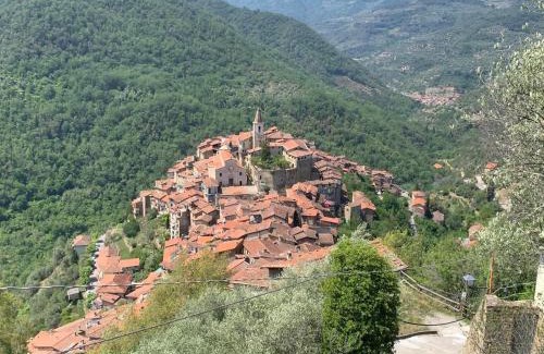 Apricale Apartment | Private studio with mountain view with terrace in Medieval village