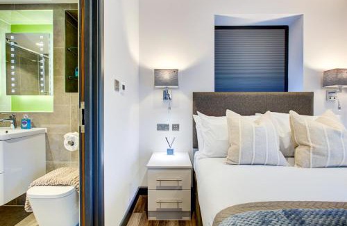 Cann Hall Apartment | Private & Stylish 2 bedroom London Apartment