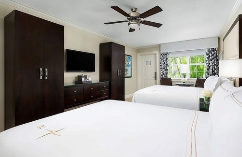 Uptown - Upper Duval Resort | Private Tanning Pier! 4 Modern Units By The Beach, 3 Onsite Pools, Beach Access