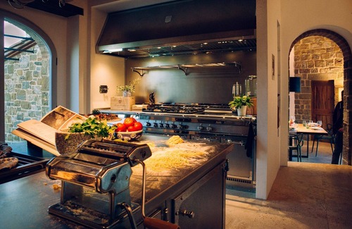 Radda in Chianti Villa | Private Villa with WIFI, private pool, hot tub, sauna, A/C, TV, patio, close to Greve In Chianti