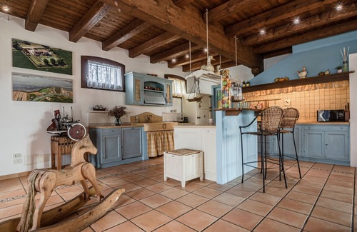 Ca' Pirami Villa | Private Villa with A/C, WIFI, private pool, hot tub, TV, pets allowed, panoramic view, parking