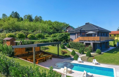 Presika House | Private Villa with hot tub, A/C, WIFI, private pool, TV, terrace, pets allowed, panoramic view