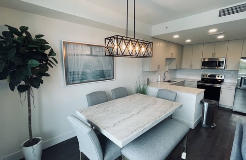 North Trail Condo | ★ Private Waterfront Condo Sarasota FL ★ Pool/Gym