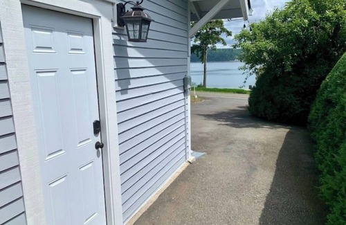 Union House | Private Waterfront View Studio