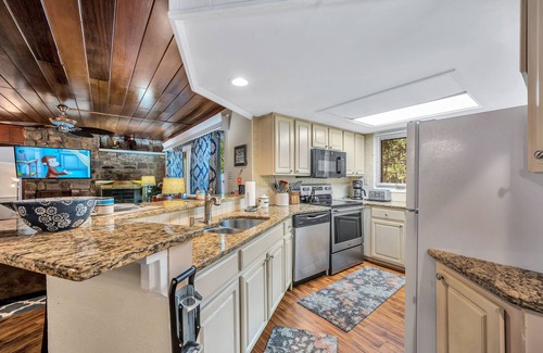 Lake Harmony Estates House | Private Wooded 1.5 Acre, 2 houses, 2 Hot Tub, Pool Table, Game Room, Near Slopes