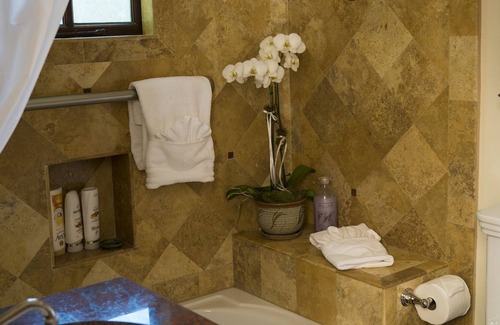 Montecito Apartment | Private Zen Room in Elegant Tuscan Estate