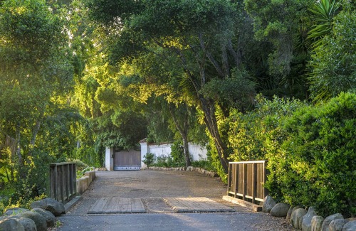 Montecito Apartment | Private Zen Room in Elegant Tuscan Estate