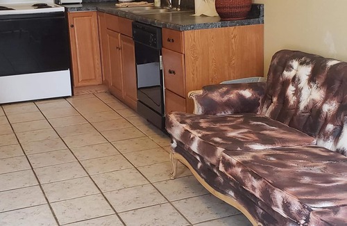 Kingsland Condo | PrivateDeck* Boat Slip Included*StepsfromLake!