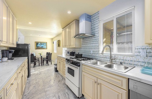 South el Monte House | PrivateHOUSE,3Bd1king2Queen w/kitchen,patio,BBQ,Ac,free parking,Laundry &WiFi