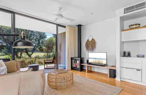 Shoalhaven Heads House | Privately Managed Golf View Villa 3 Bangalay Villas