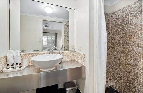 Palm Cove Apartment | Privately Managed Ground Floor Hotel Room in Mango Resort