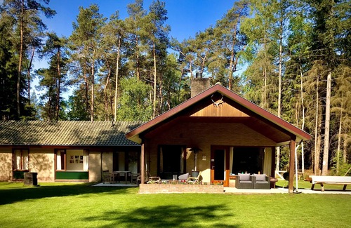 Municipality of Epe House | Privately situated bungalow with tennis court in the middle of the Veluwe forest