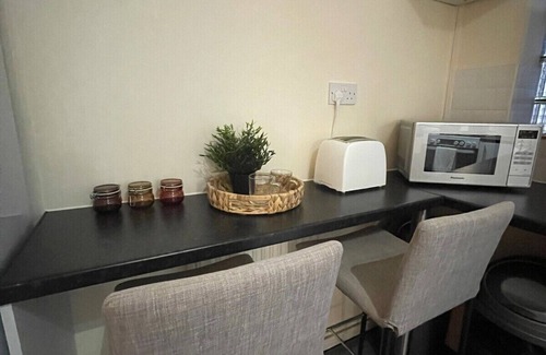 Colchester Apartment | Professional 3-bed flat (Sleeps 5)
