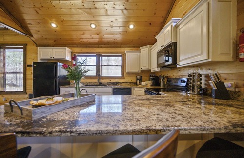 Hochatown Cabin | PROMO 10%OFF| Spacious Pet-Friendly Cabin w/Playground, Hot Tub & Fire Pit