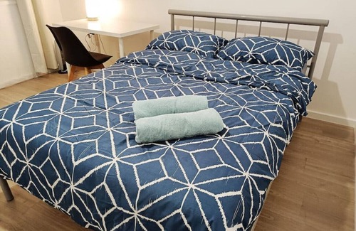 Oak Park House | {Promo!} Next to Train Station, FREE WIFI!