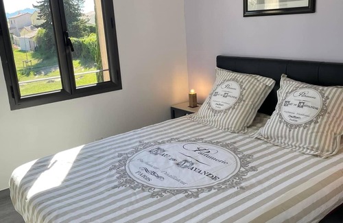 Camaret-sur-Aigues Other | Provençal farmhouse with swimming pool and stunning view