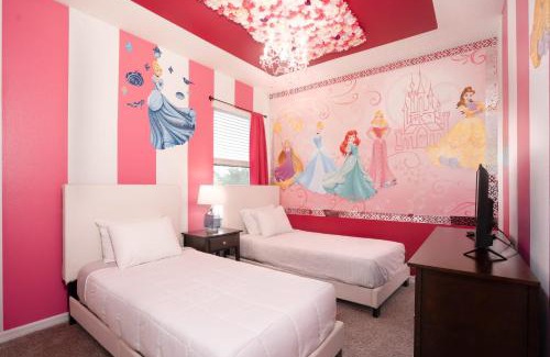 Davenport House | Providence Golf Resort Pool Cinema Disney Rooms