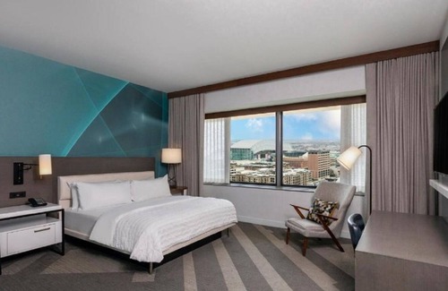 Downtown Houston Hotel | Proximity Ats its Best! 3 Pet-friendly Units, Close to Sesquicentennial Park!