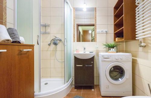 Pradnik Czerwony Apartment | Przytulny apartament z parkingiem blisko Tauron Areny