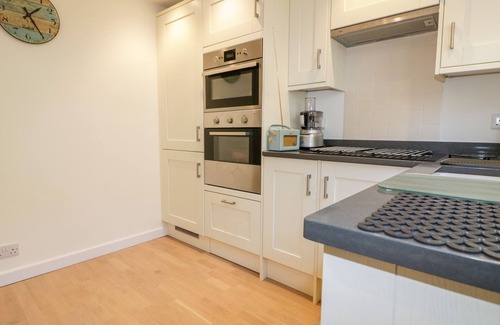 St. Mawes Cottage | PUFFIN COTTAGE, country holiday cottage, with open fire in St Mawes