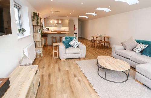 Goldsithney Cottage | PUFFINS REST, pet friendly, with a garden in Goldsithney