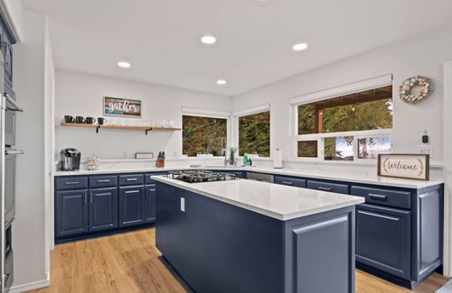 Manchester House | Puget Sound Retreat - 4 Bedroom Home w/Hot Tub