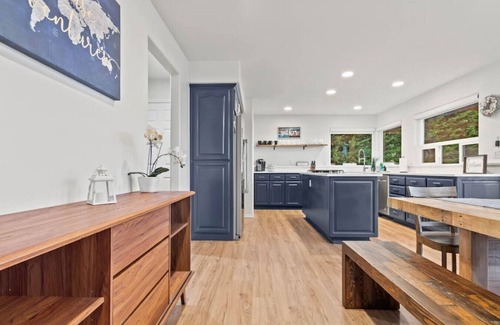 Manchester House | Puget Sound Retreat - 4 Bedroom Home w/Hot Tub