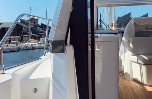 Deauville Boat Rental | Puissance, Elegance et Style, Yacht à Deauville