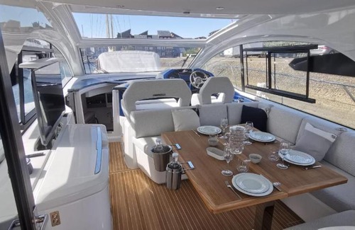 Deauville Boat Rental | Puissance, Elegance et Style, Yacht à Deauville