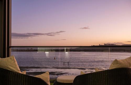 Pukehina House | Pukehina Estuary Sunset Views Townhouse & Studio