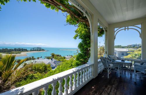 Britannia Heights Apartment | Puna Perch - Te Whare Rangi